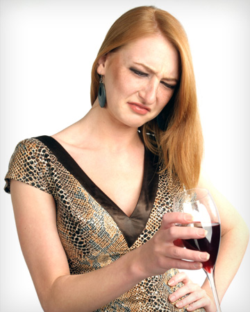 woman-drinking-bad-wine-vert_jnnnly